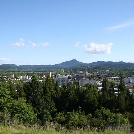 Travelodge By Wyndham Eugene Downtown/University Of Oregon Экстерьер фото