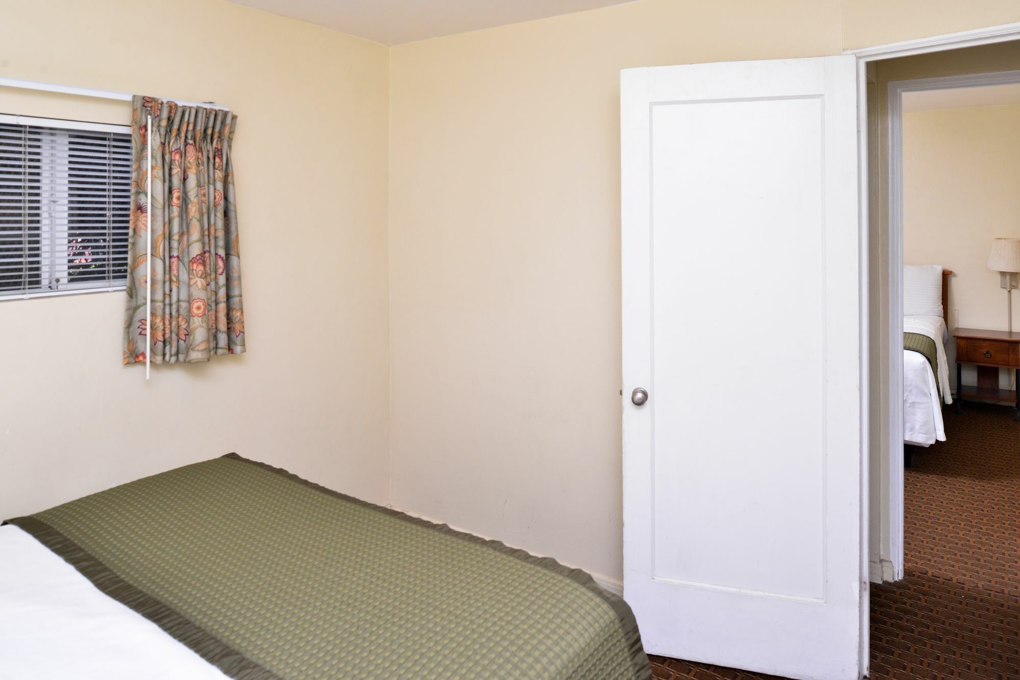 Travelodge By Wyndham Eugene Downtown/University Of Oregon Экстерьер фото