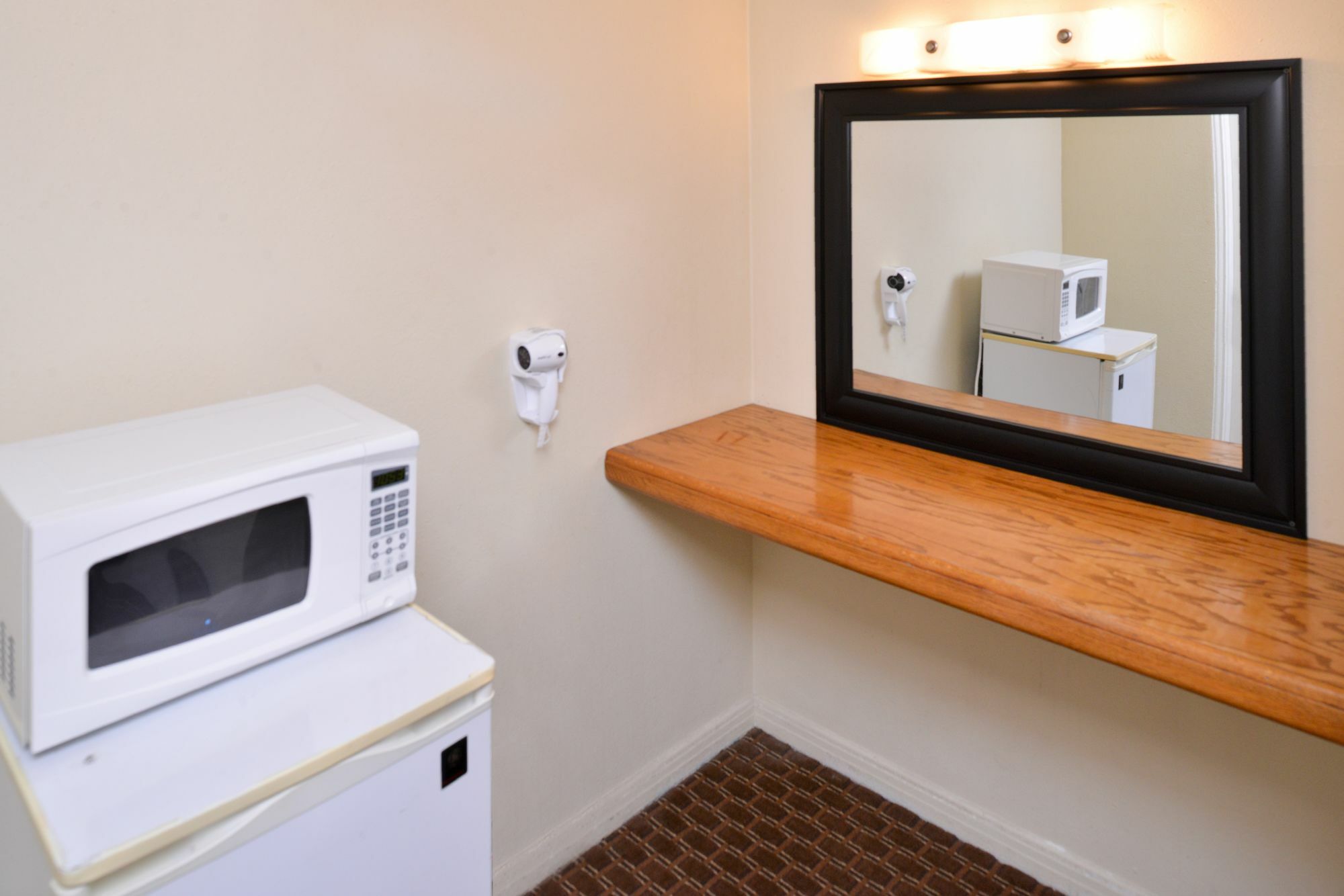 Travelodge By Wyndham Eugene Downtown/University Of Oregon Экстерьер фото