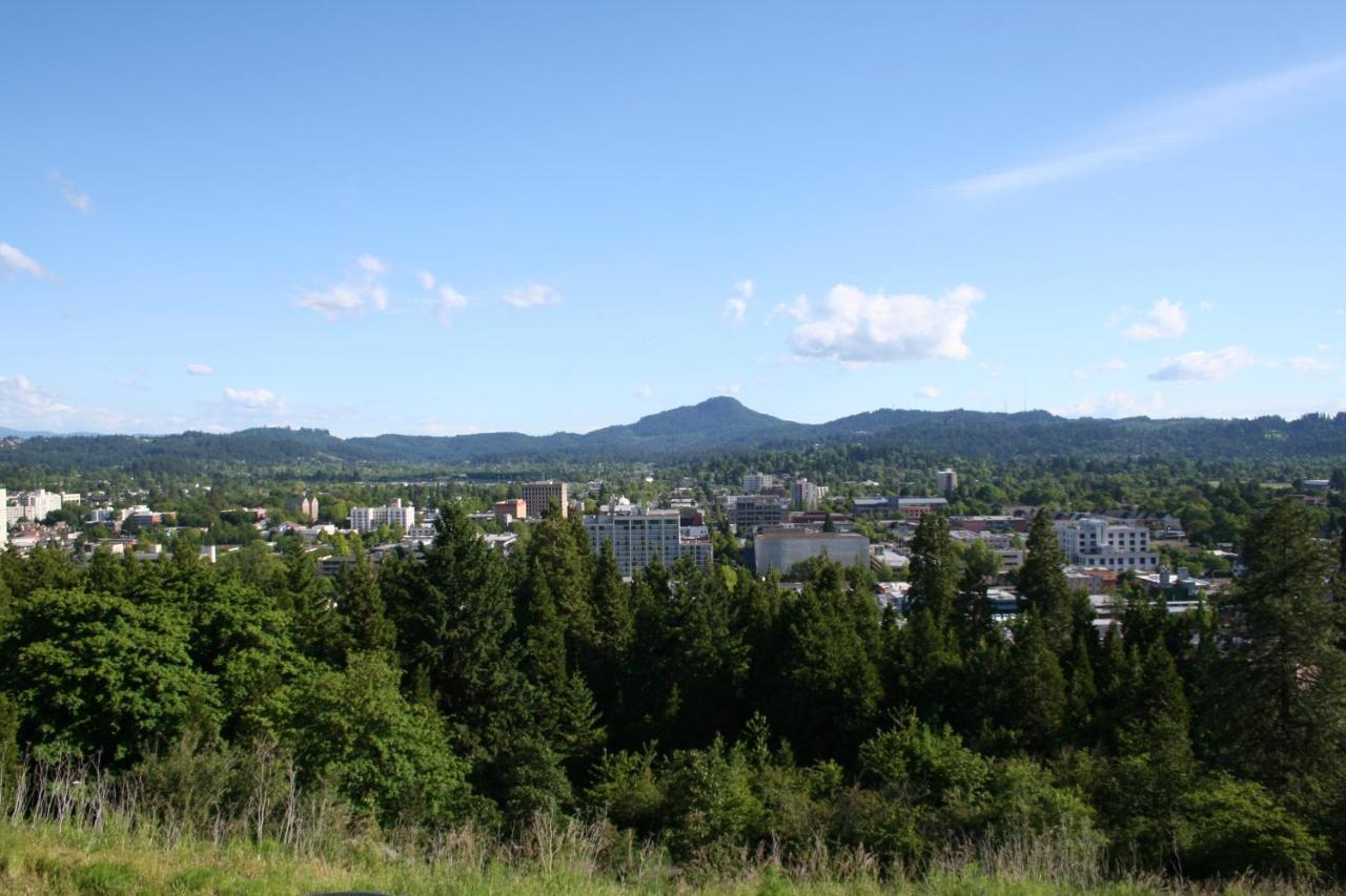 Travelodge By Wyndham Eugene Downtown/University Of Oregon Экстерьер фото